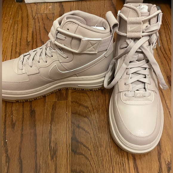 ✨ New In Box ✨ Nike Air Force 1 Hi Pink Shoes - Picture 3 of 6